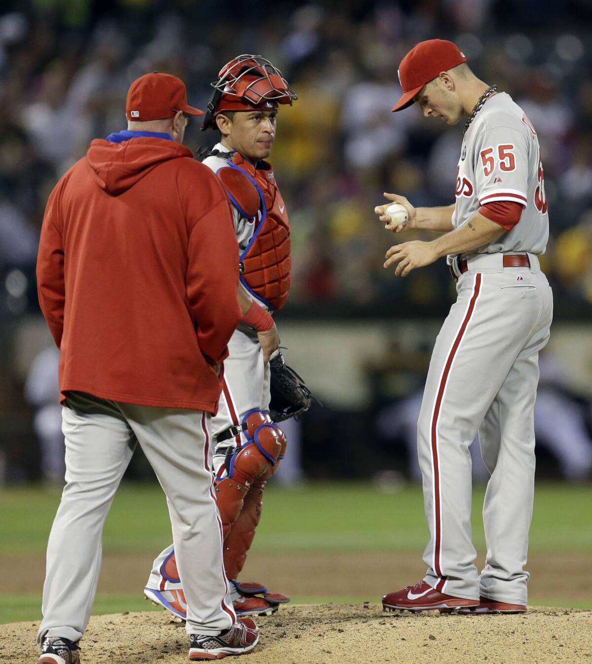 A's Jon Lester holds Phillies to 5 hits in 7 innings (w/video)