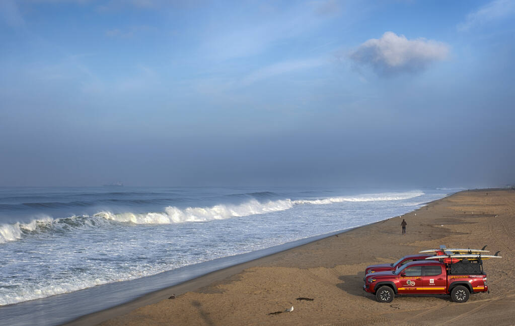 Giant swell draws big-wave surfers to Hawaii