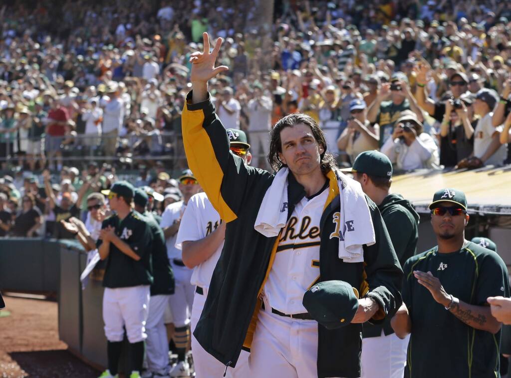 Fans salute Tim Hudson, Barry Zito in nostalgic A's-Giants matchup