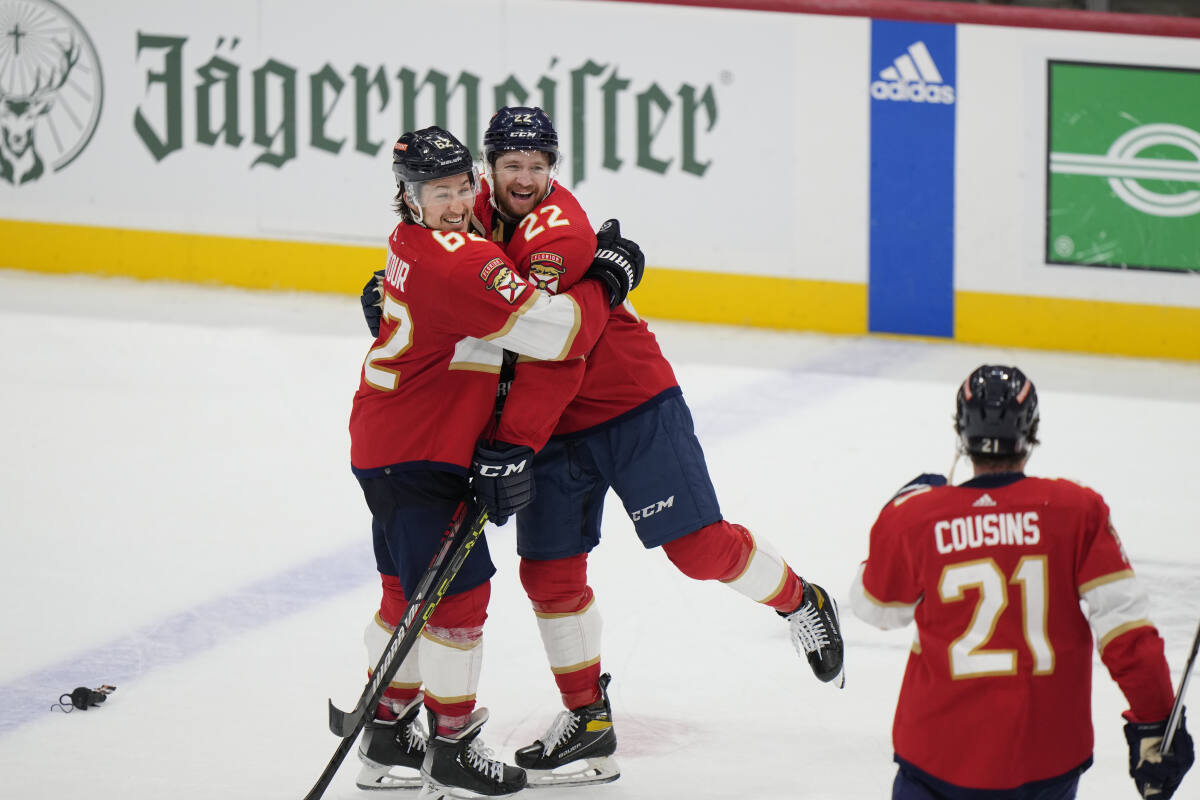 Reinhart scores twice, Panthers hold off Devils