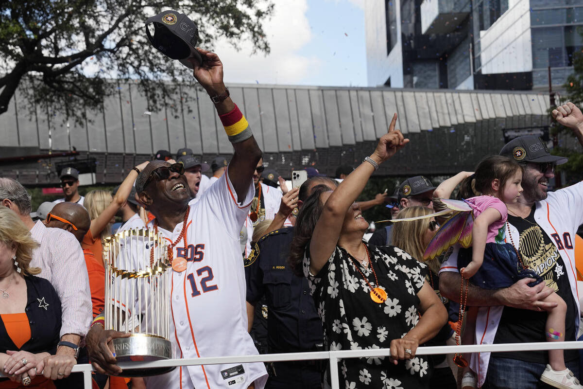Fans celebrate Houston Astros' World Series win with parade – KGET 17