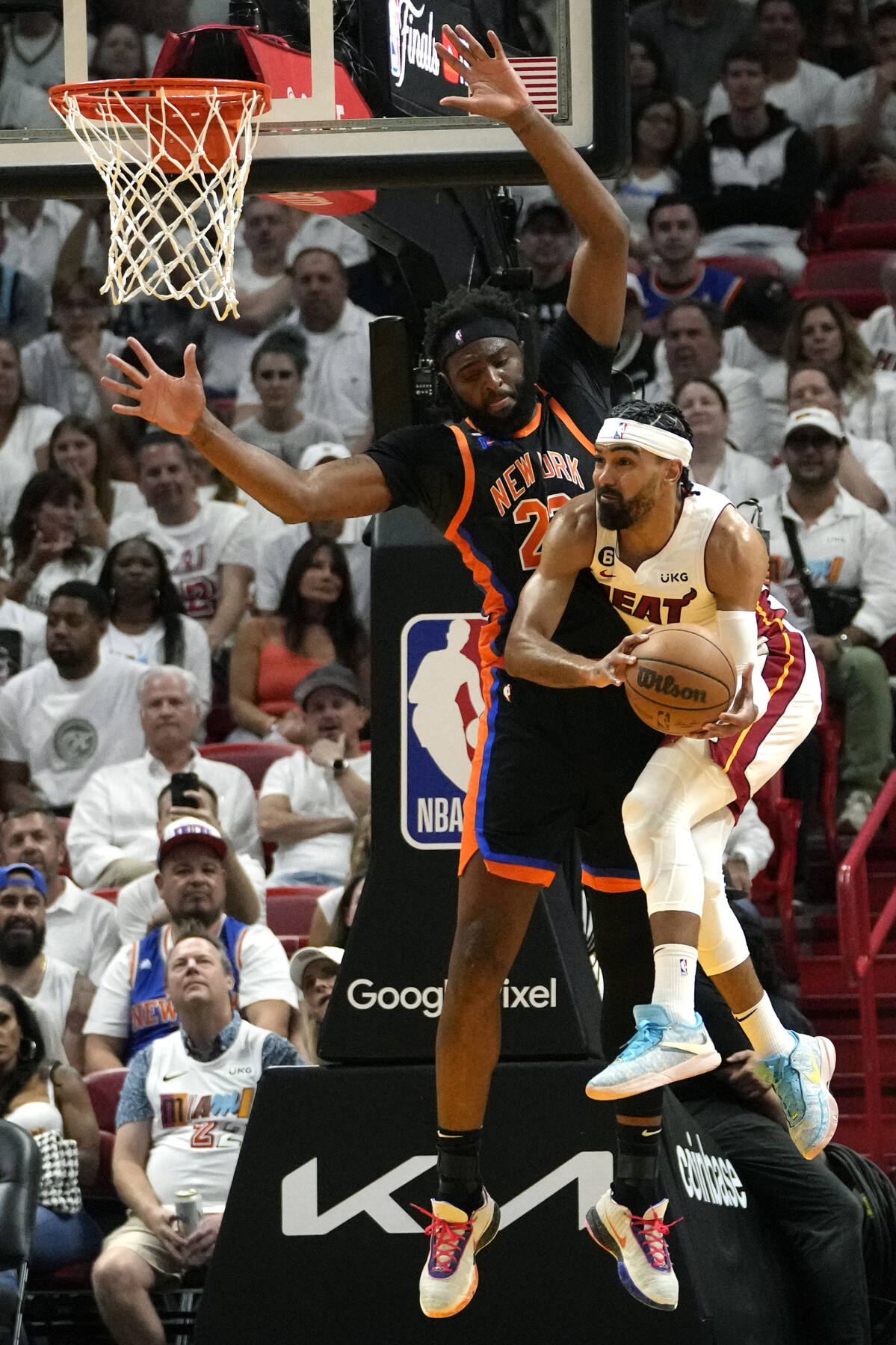 Heat take 3-1 lead, hold off Knicks 109-101 for Game 4 win – KGET 17