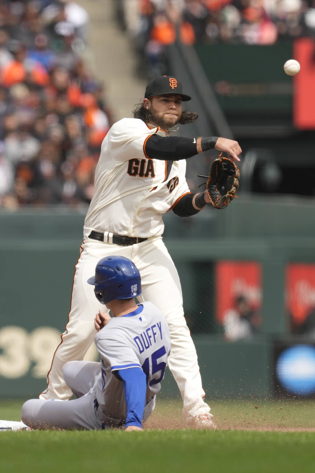 Giants' 9th-inning rally comes up short in home-opening loss to Royals