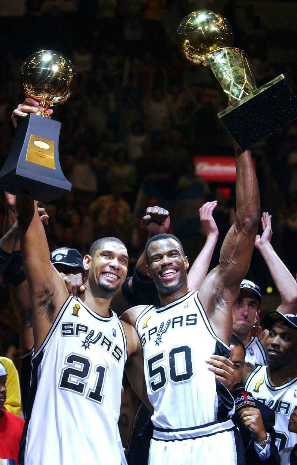 Spurs' Duncan retires after 19 seasons, five NBA championships