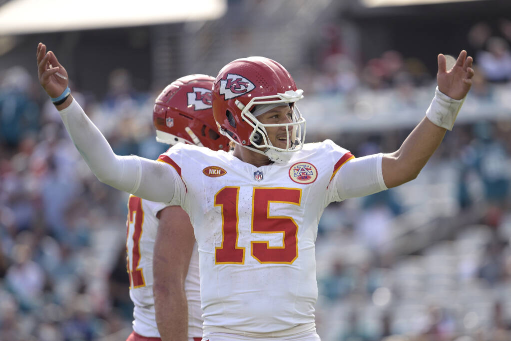 NFL roundup: Patrick Mahomes, Chiefs get past early mistakes to