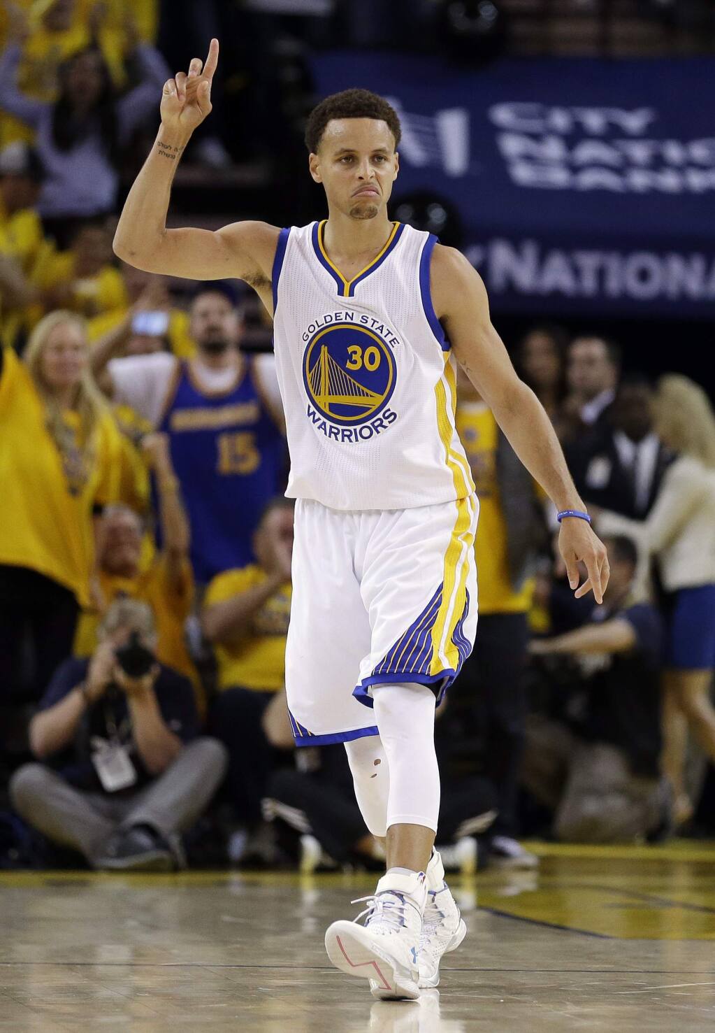 Stephen Curry says 'I'm going to play' in Game 4 of NBA Finals