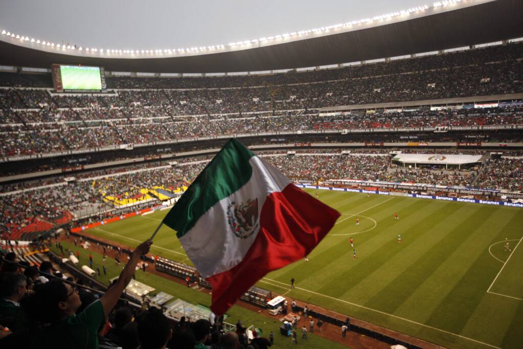 San Francisco 49ers defeat Arizona Cardinals in Mexico City at Aztec Stadium