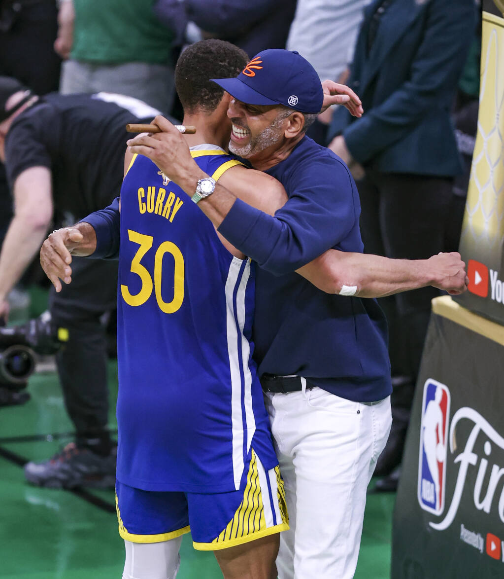 Warriors' Jordan Poole, Klay Thompson hug it out, are 'in the fire together