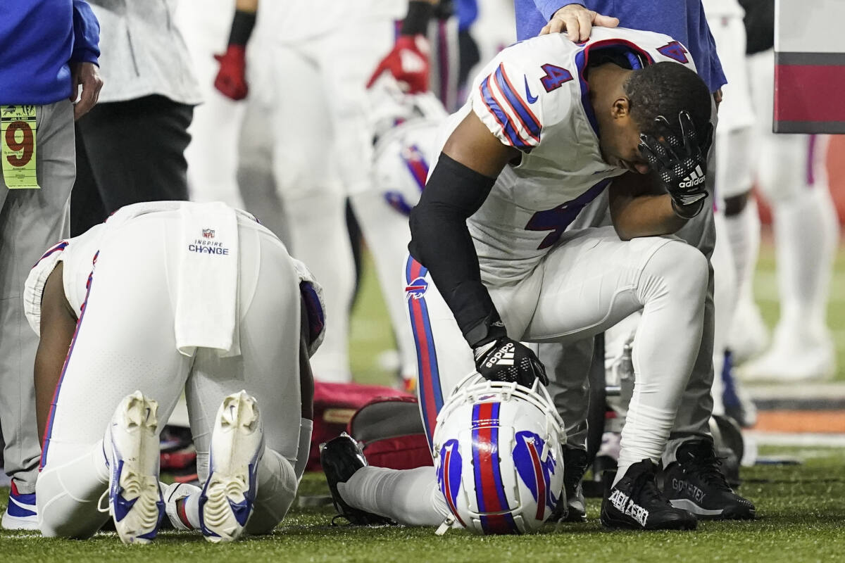 Bills honor Damar Hamlin, medical staff during win over Patriots