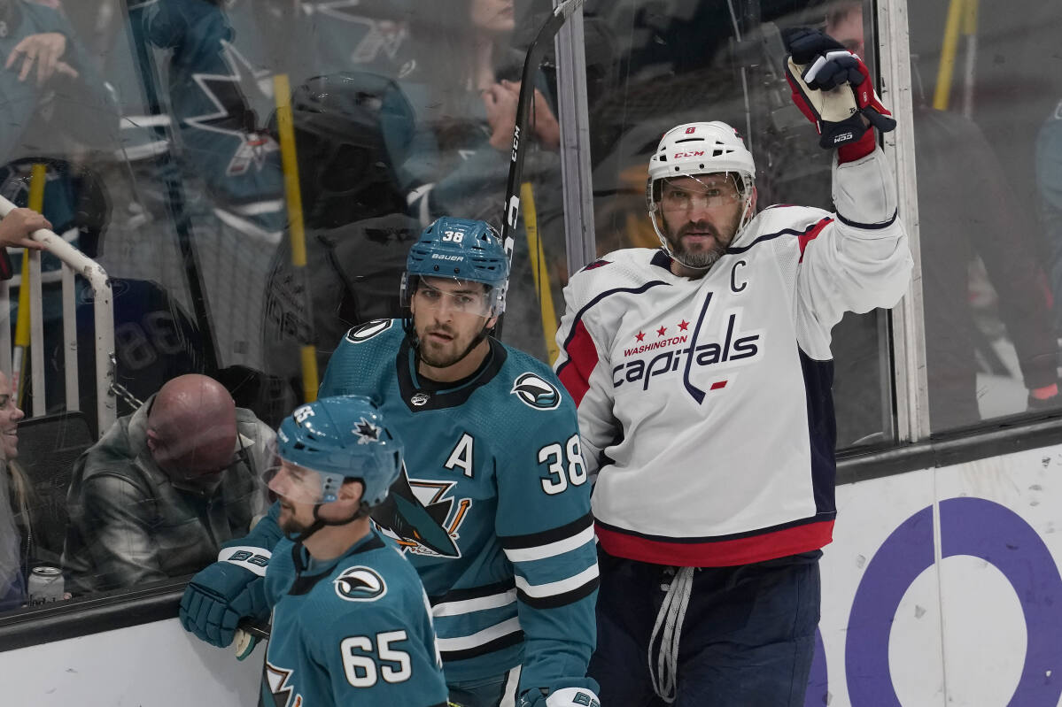 Alex Ovechkin scores fourth goal of the night, celebrates with
