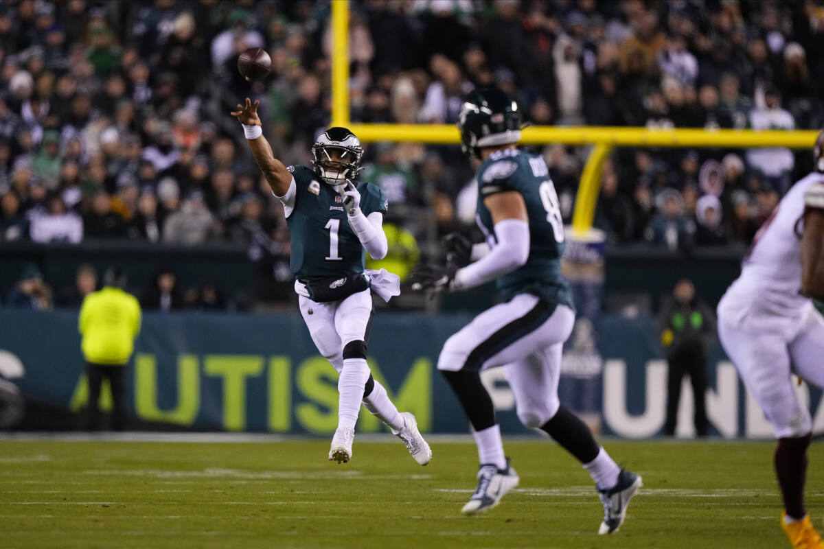 Quez Watkins' fumble costs the Eagles in a loss to the Commanders