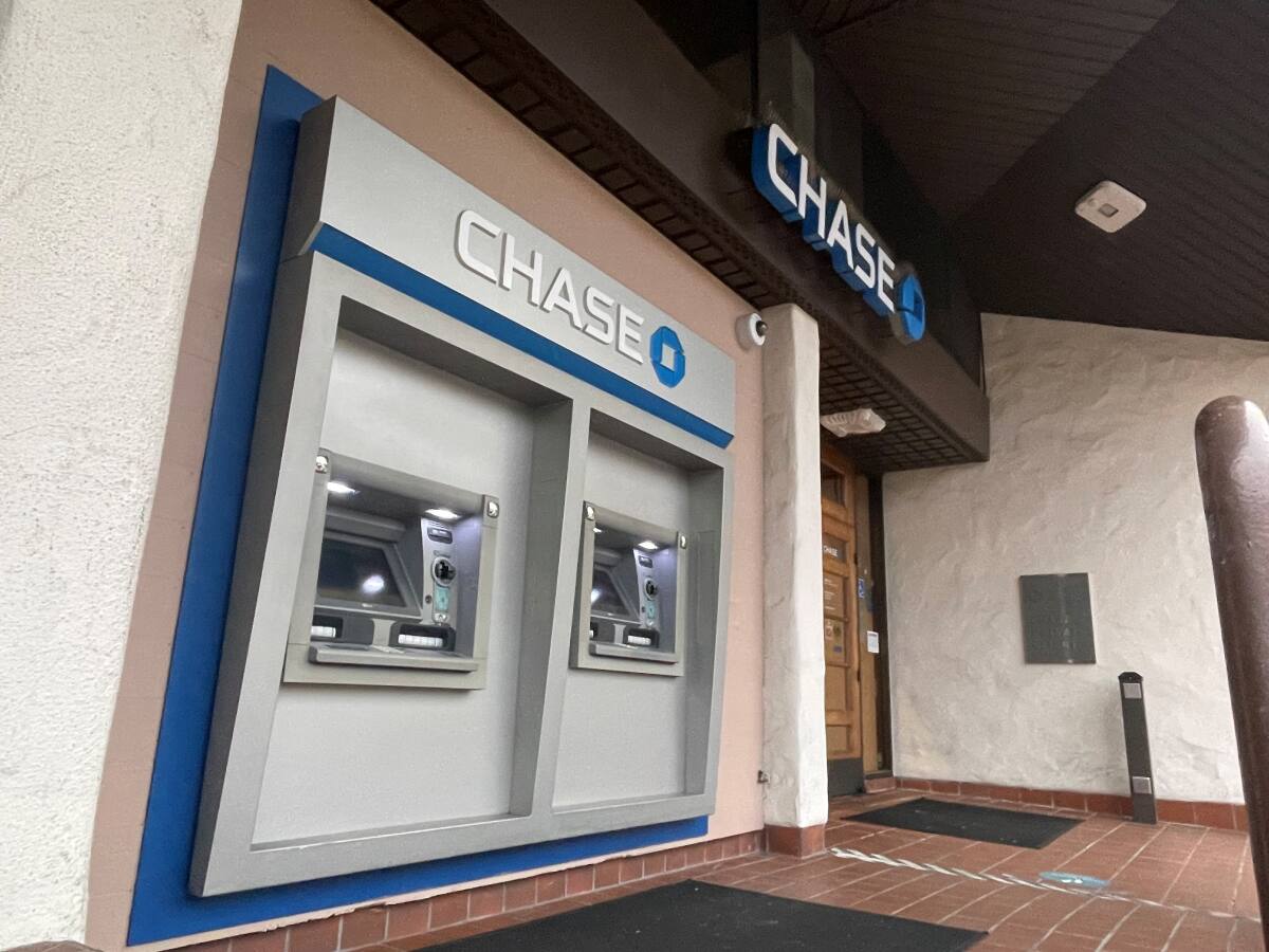 Suspect Robs Two People At Chase ATM