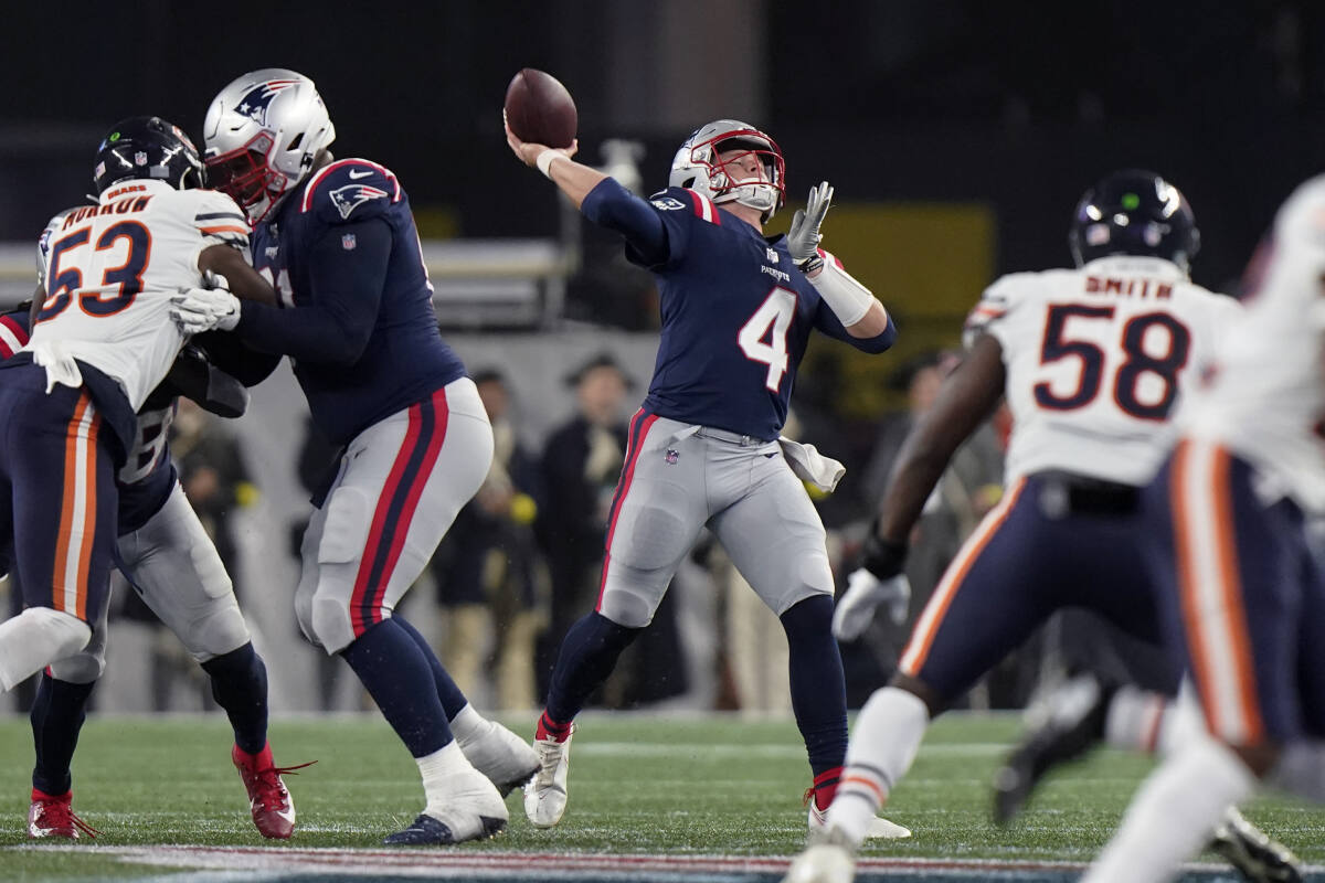 New England Patriots quarterback Mac Jones plays against the Chicago Bears  during the first half of an NFL football game, Monday, Oct. 24, 2022, in  Foxborough, Mass. (AP Photo/Michael Dwyer Stock Photo 