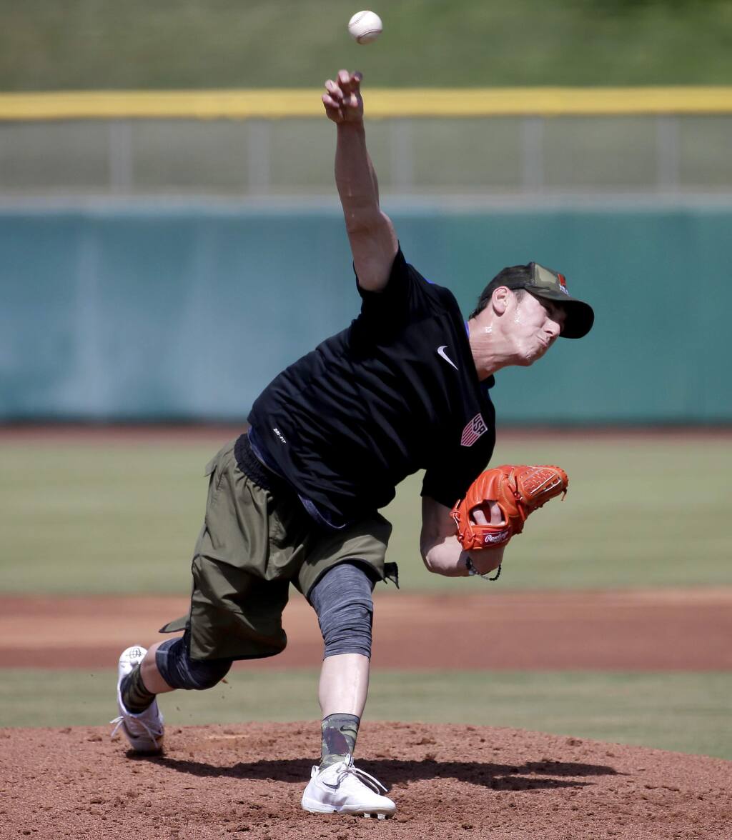 Tim Lincecum leaves game shortly after home plate collision 