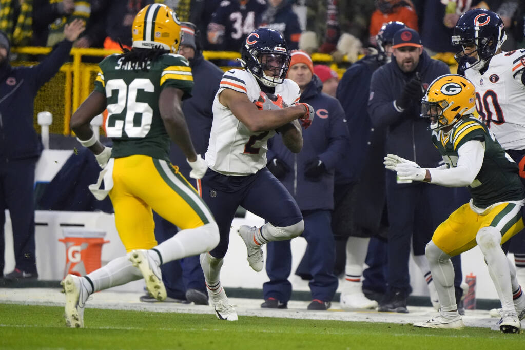 Packers beat Bears, clinch playoff berth
