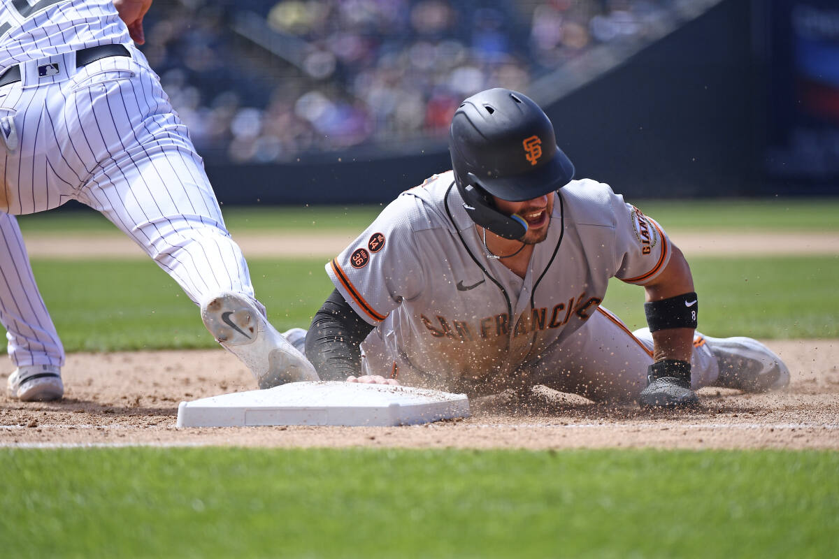 Valley News - Baseball Roundup: Giants' Posey OK After Beaning