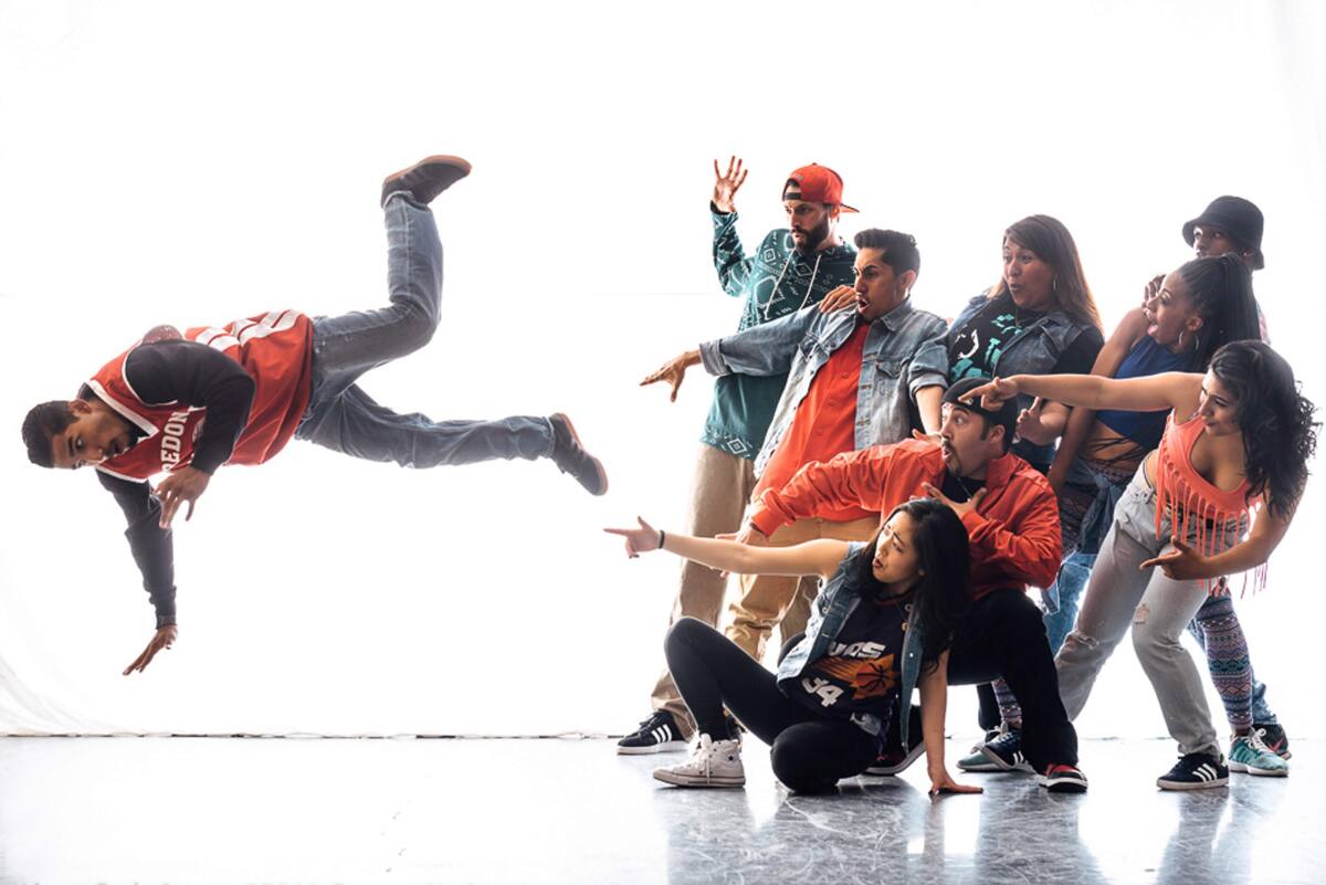 Танцевальная группа мальчиков. Хип хоп Дансер. Уличные танцоры. Группа танцоров. Известные танцоры хип хопа.
