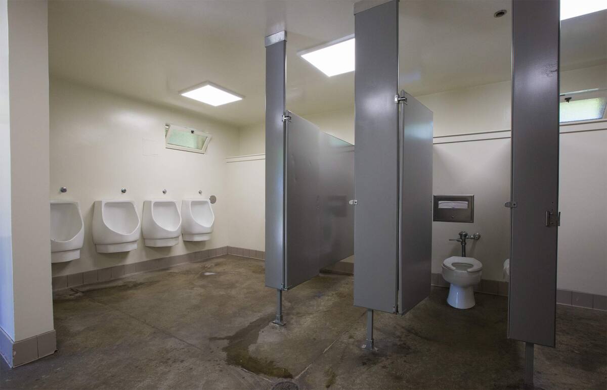 Public toilet @Union Square Park, The new men's restroom at…