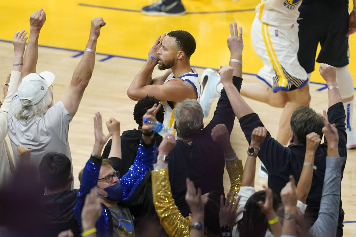 Sights and sounds from inside the Warriors' champagne celebration
