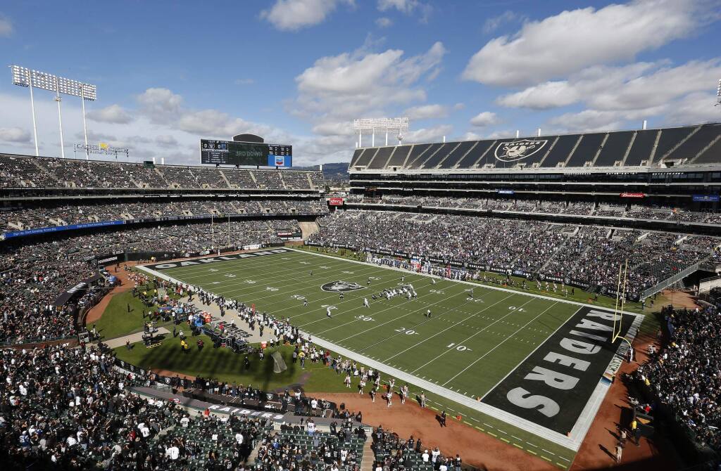 It's official: Raiders back at Coliseum next season