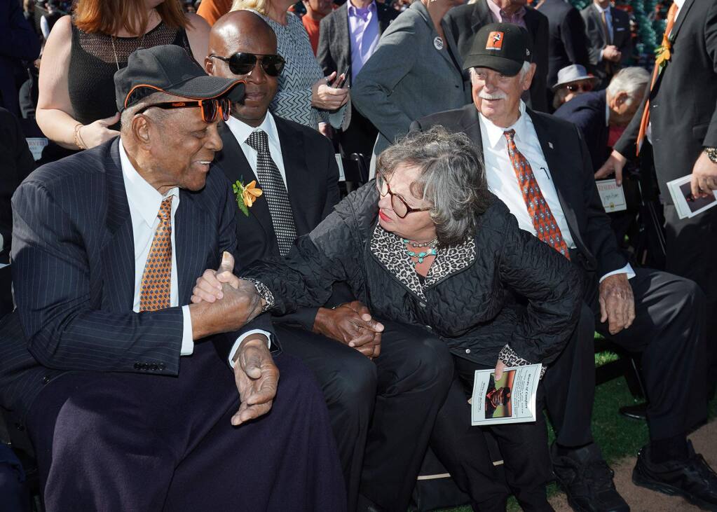 Hall of Famers, Giants fans pay tribute to Willie McCovey