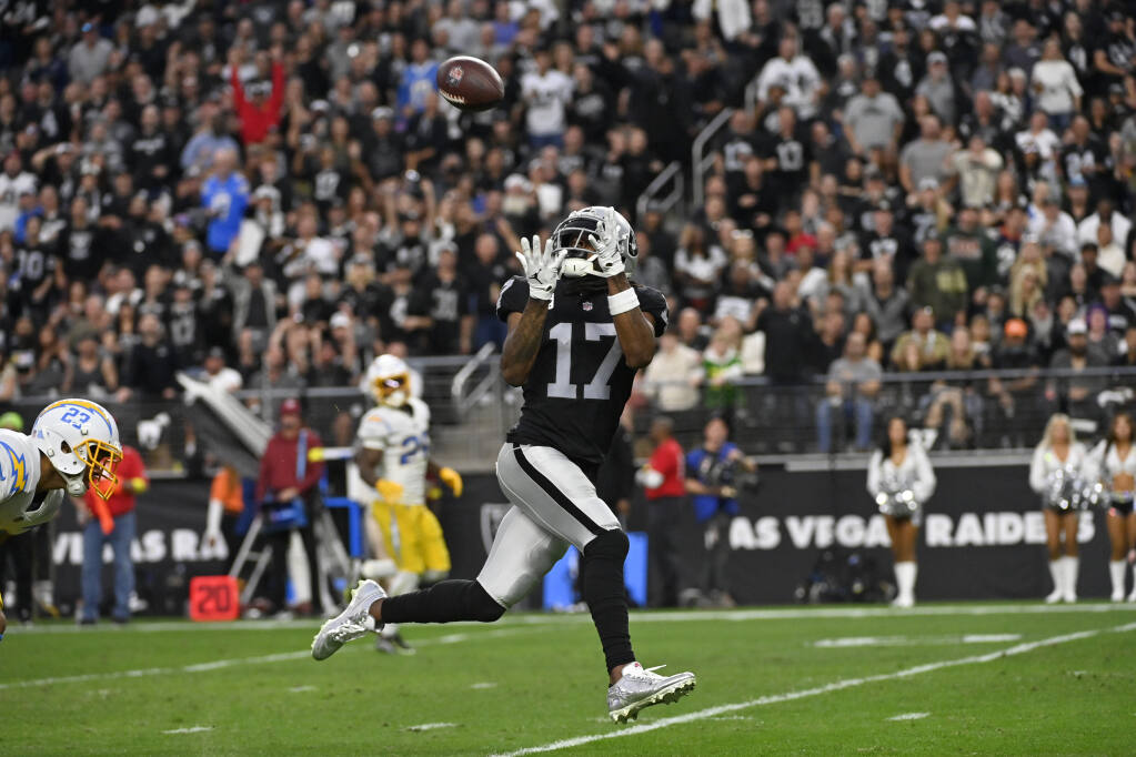 NFL: Las Vegas Raiders at Los Angeles Chargers, Sports