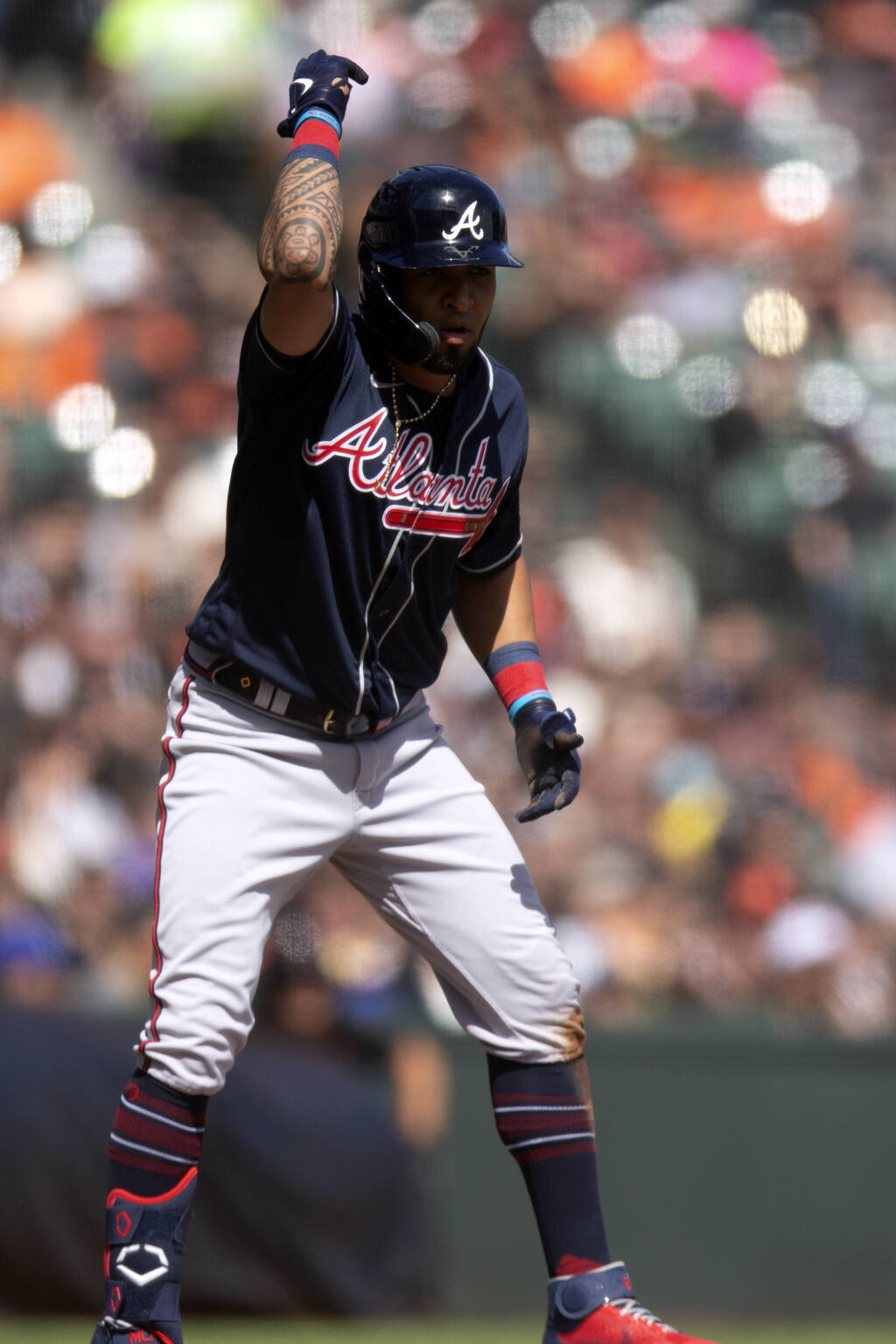 Giants' bats awaken but Eddie Rosario gives Braves four hits in win