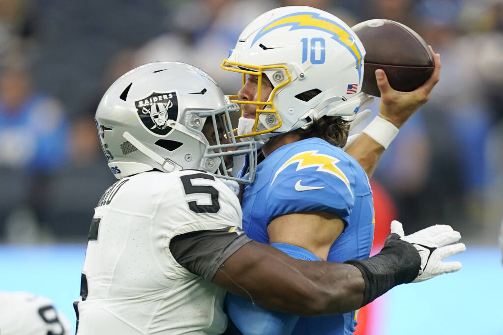Chargers defeat Raiders 24-17