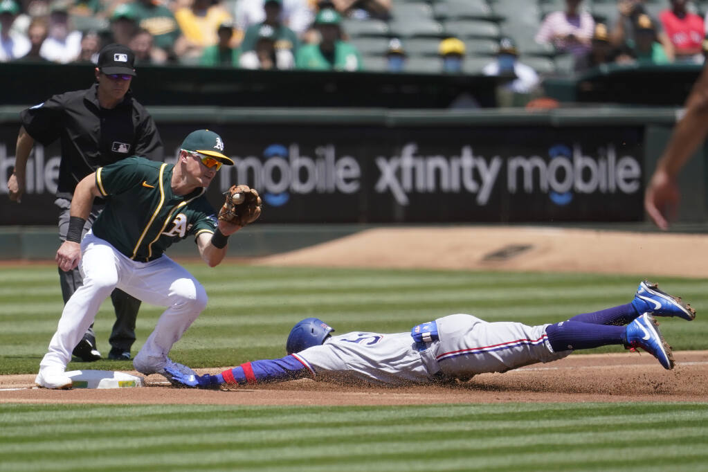 Joey Gallo homers in 5th straight game, Rangers blast A's 8-3