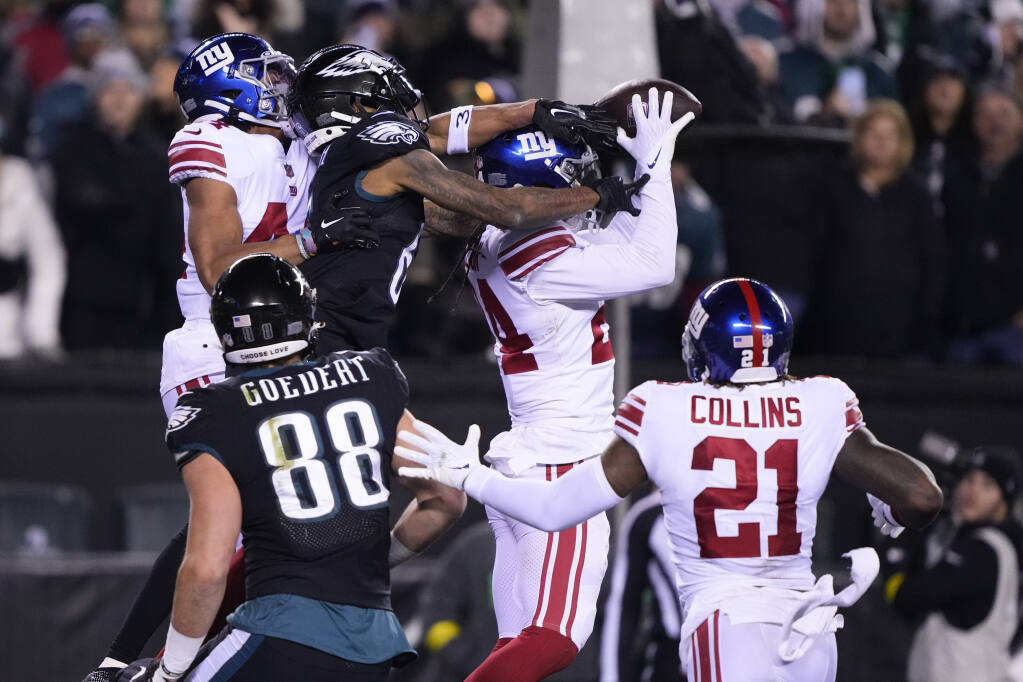 Philadelphia Eagles Trailing Kansas City Chiefs at Halftime, Jalen Hurts  Sacked Five Times - Sports Illustrated Philadelphia Eagles News, Analysis  and More
