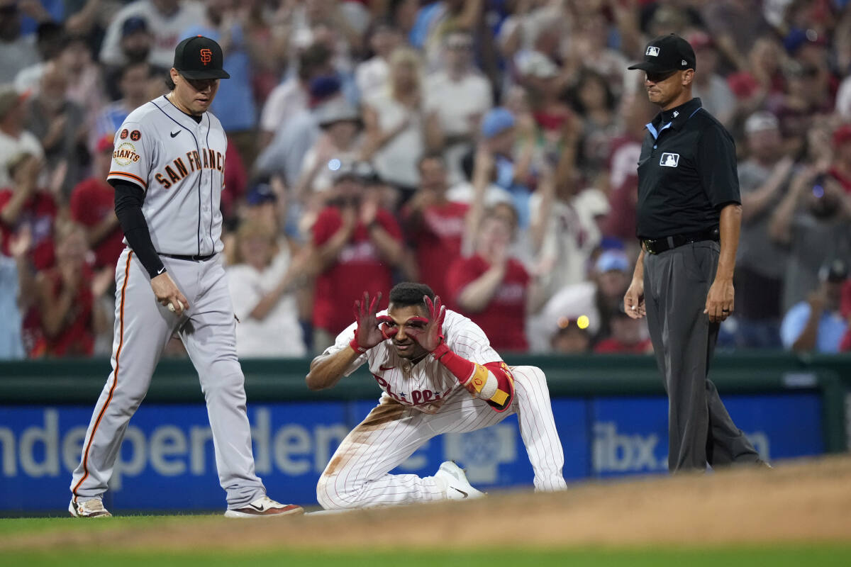 Giants outmatched, outplayed in blowout loss to wild card-leading Phillies