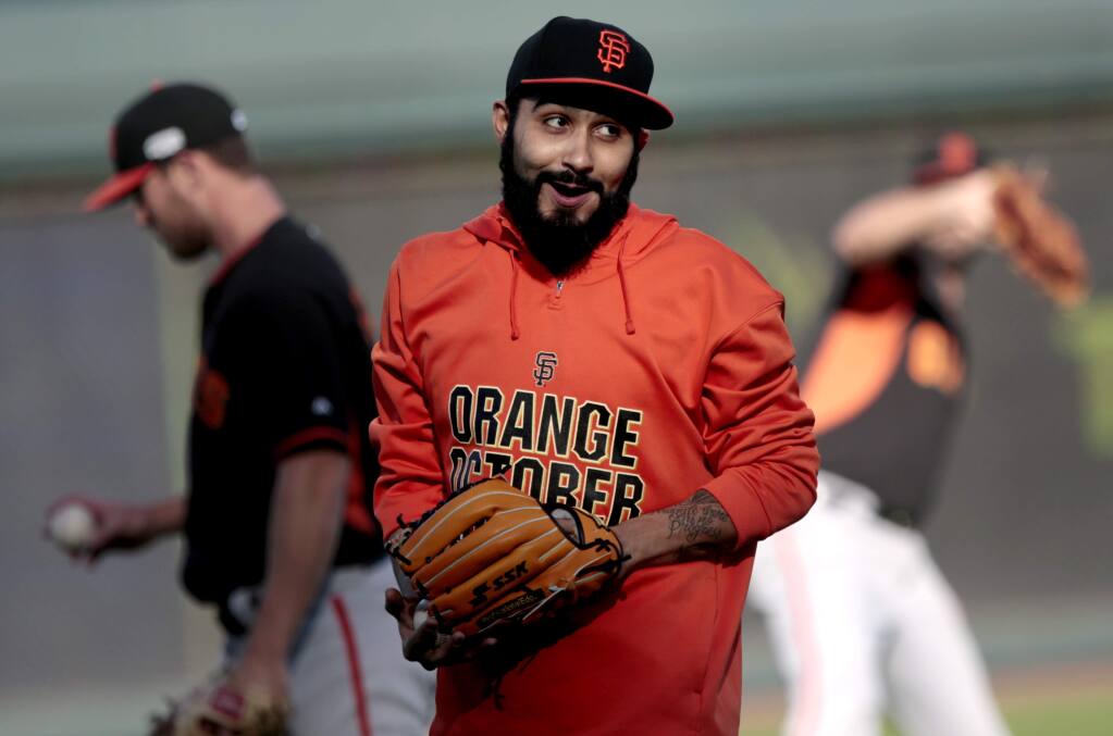 Sergio Romo, three-time champion with Giants, signs deal to end