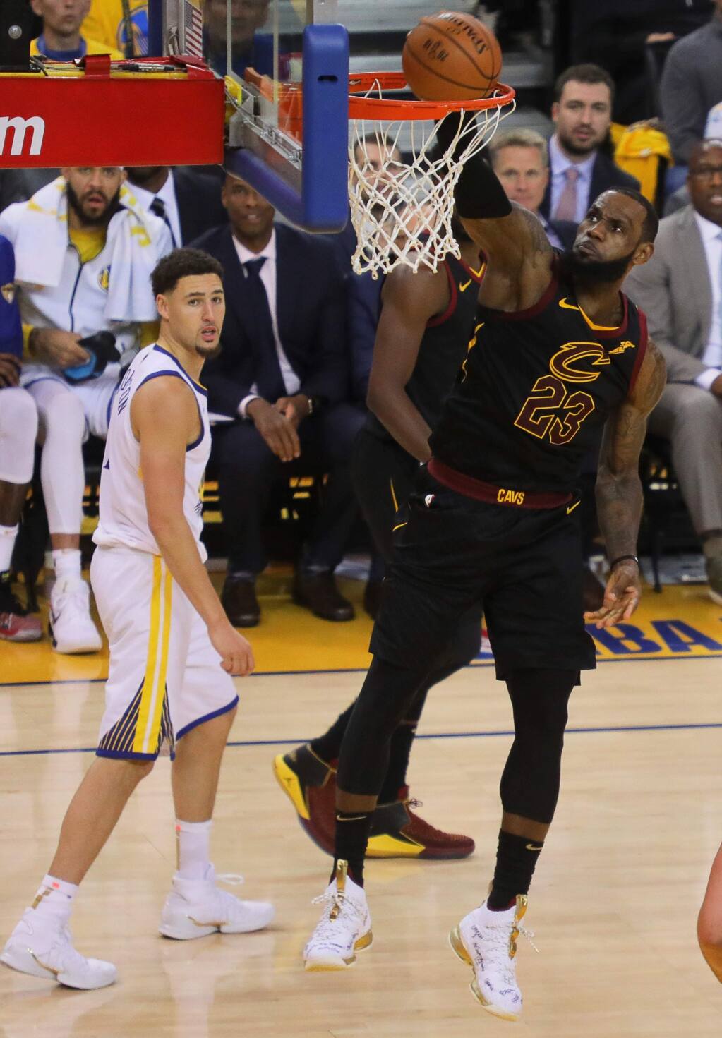 LeBron James, Cavaliers beat Warriors in Game 2 OT to even NBA