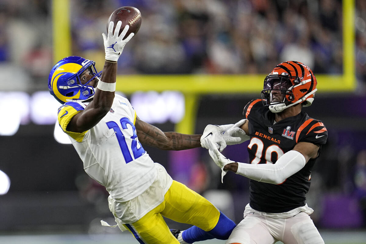 Super Bowl 2022: Rams hold nerve to claim late 23-20 win over Bengals - BBC  Sport