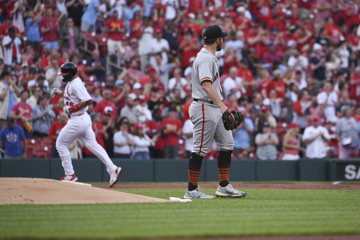 Albert Pujols pitches 9th, Cardinals roll to 15-6 win over Giants