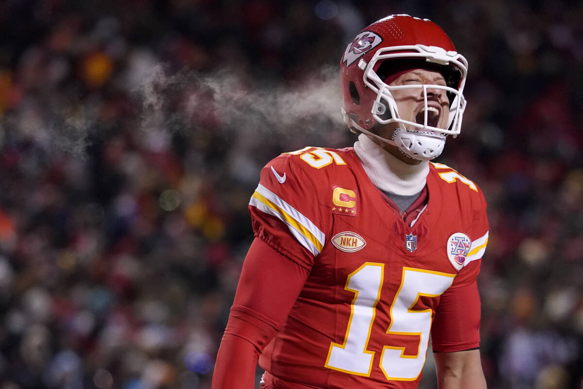 Chiefs' Patrick Mahomes hitting the road for first time in the playoffs to  play Buffalo, Professional
