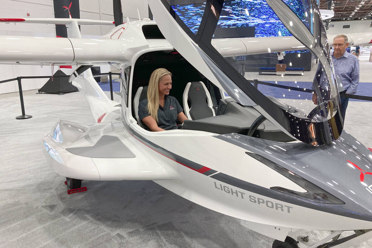 icon a5 flying