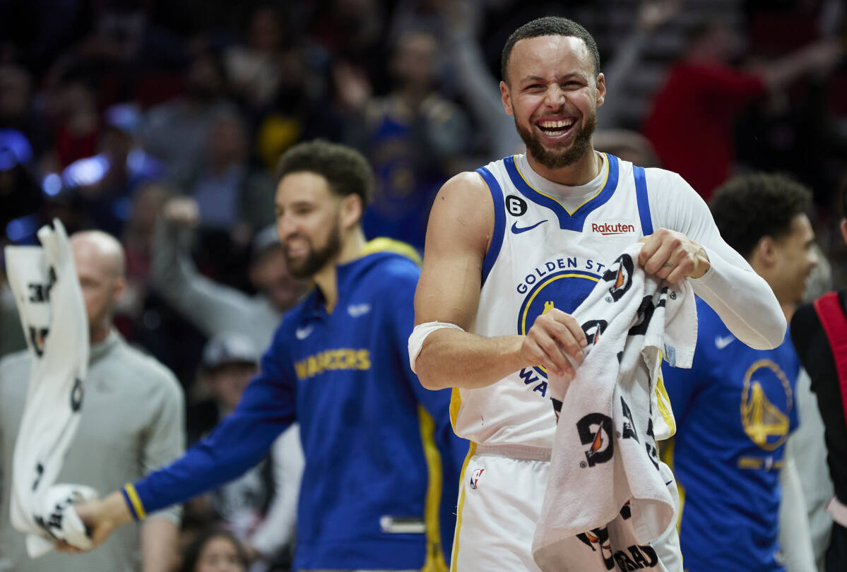 Can Steph Curry set 2 NBA 3-point records in Warriors-Blazers?