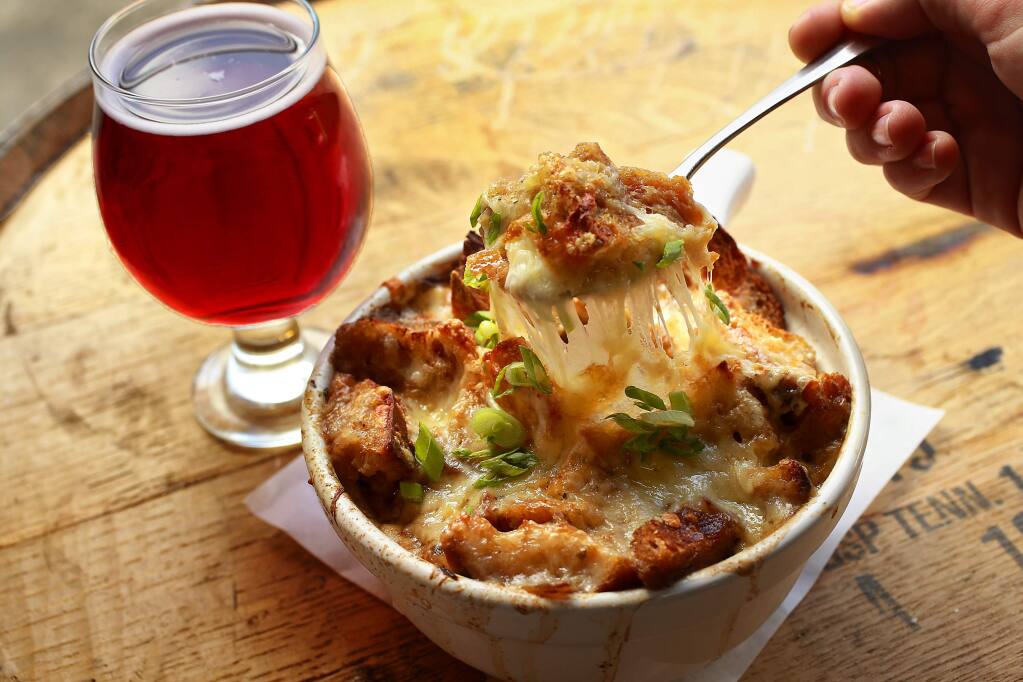 modul abstraktion margen French onion soup, red wine are a comforting wintertime match