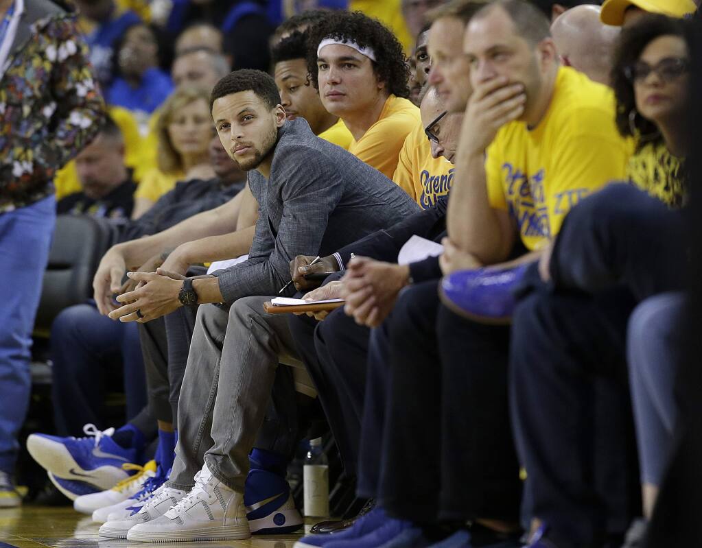 Stephen Curry at Warriors practice but still 'not close to playing