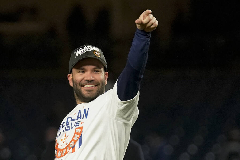 Astros players show Yuli Gurriel love in World Series ring ceremony