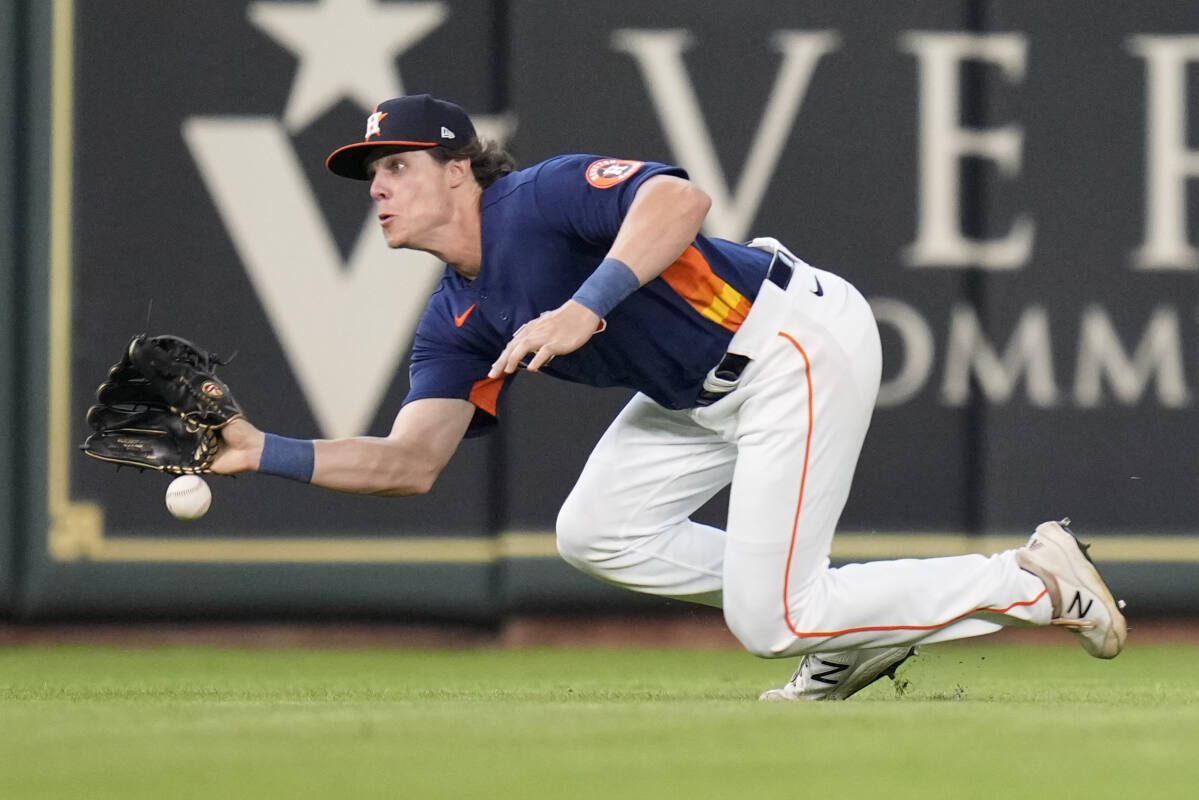 Tucker homers, Odorizzi pitches Astros past Rangers 5-1
