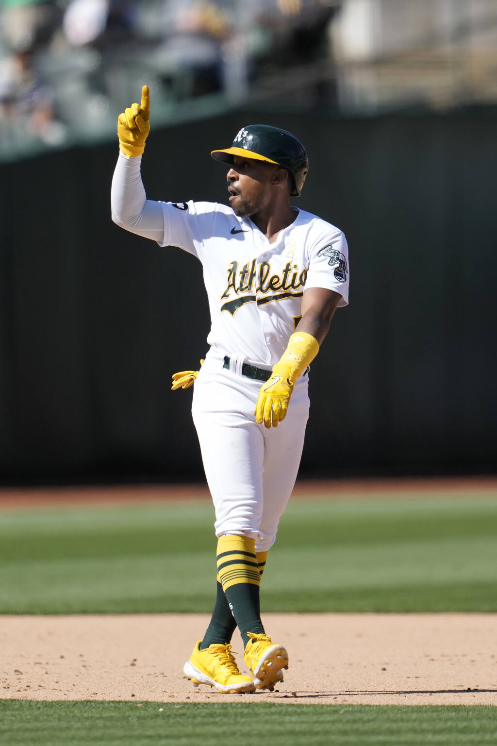 Oakland Athletics Don Bright Yellow Throwback Jerseys Against Los Angeles  Angels (Photo) 