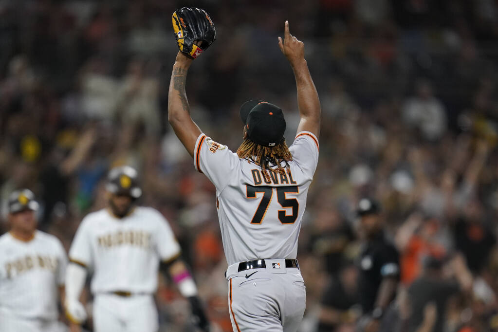 Kris Bryant, Buster Posey lead Giants to 8-6 win over Padres