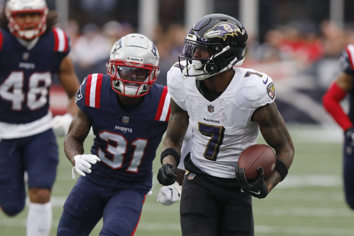 Jackson accounts for 5 TDs, Ravens hold off Patriots 37-26 - The