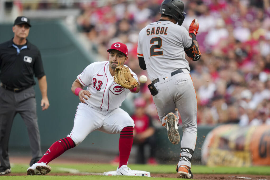 One bad inning snaps Giants' win streak at 7 with loss to Reds