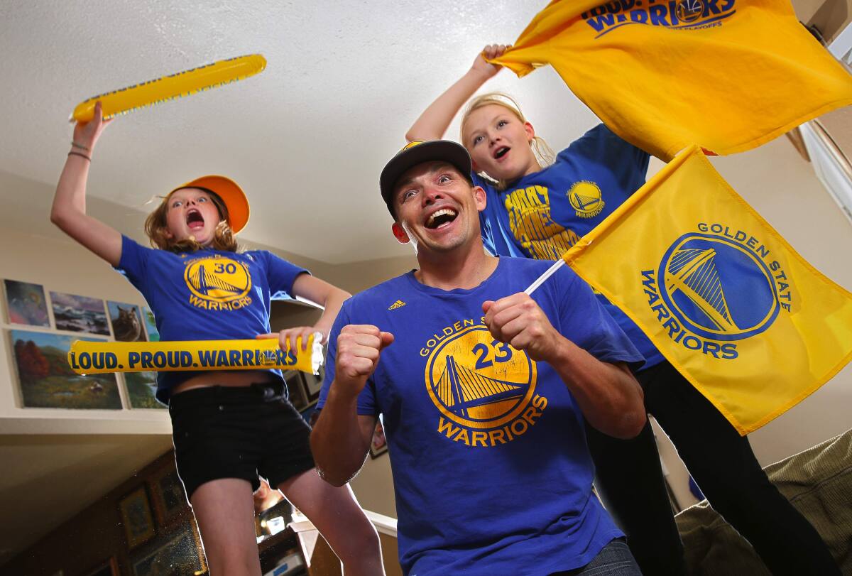 Golden State Warriors Even Santa Claus Cheers For Christmas NBA