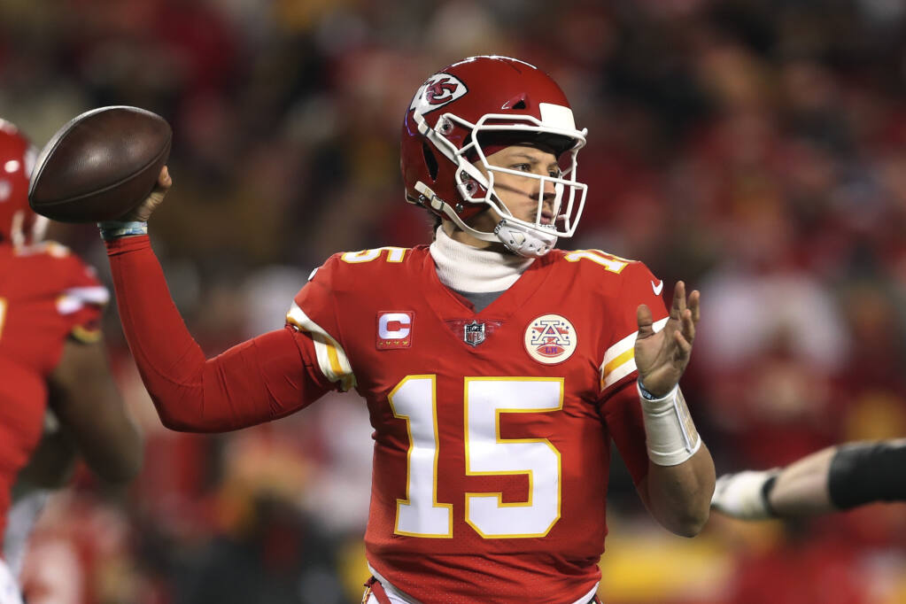 Patrick Mahomes leads Chiefs to 42-21 wild-card romp over Steelers
