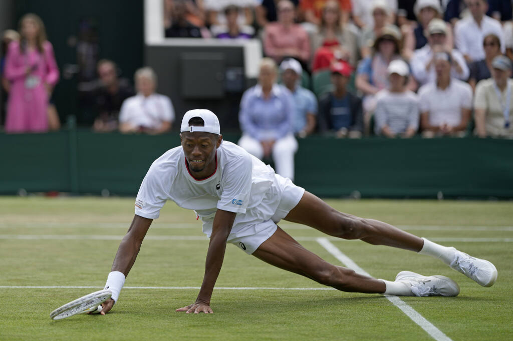 Georgia Tech's Chris Eubanks stuns Stefanos Tsitsipas at Wimbledon