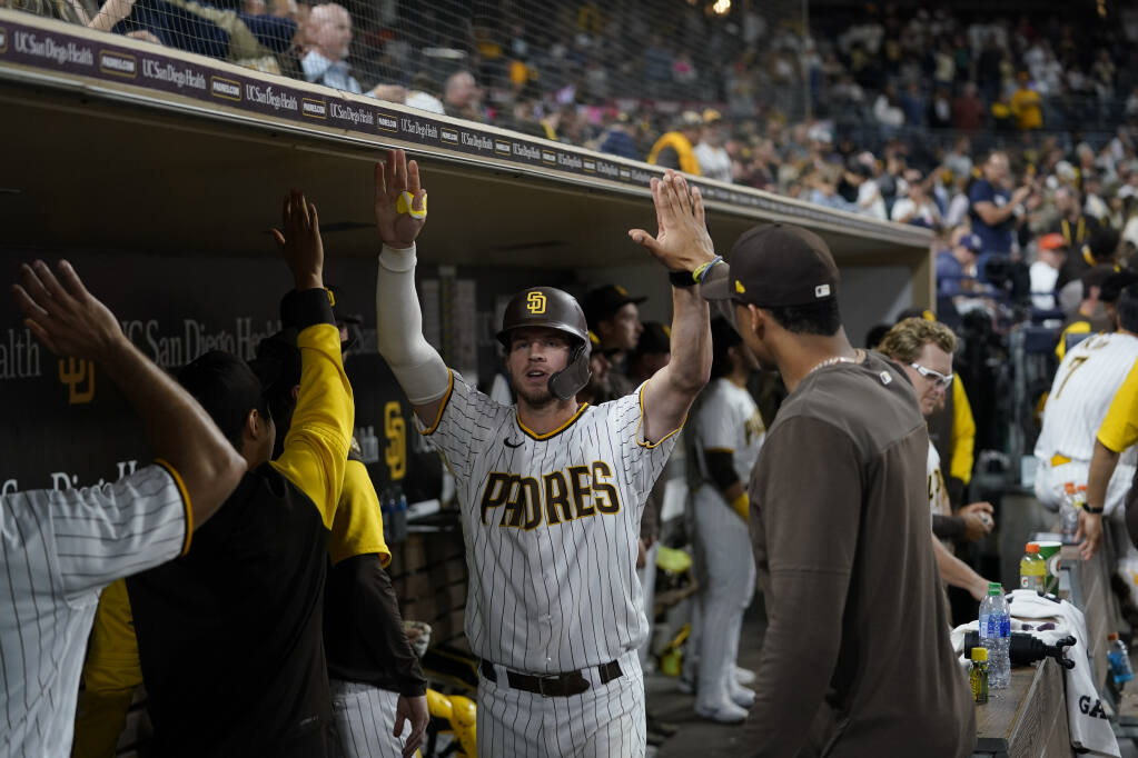 Padres wrap up 5th seed in NL playoffs, beating Giants 6-2